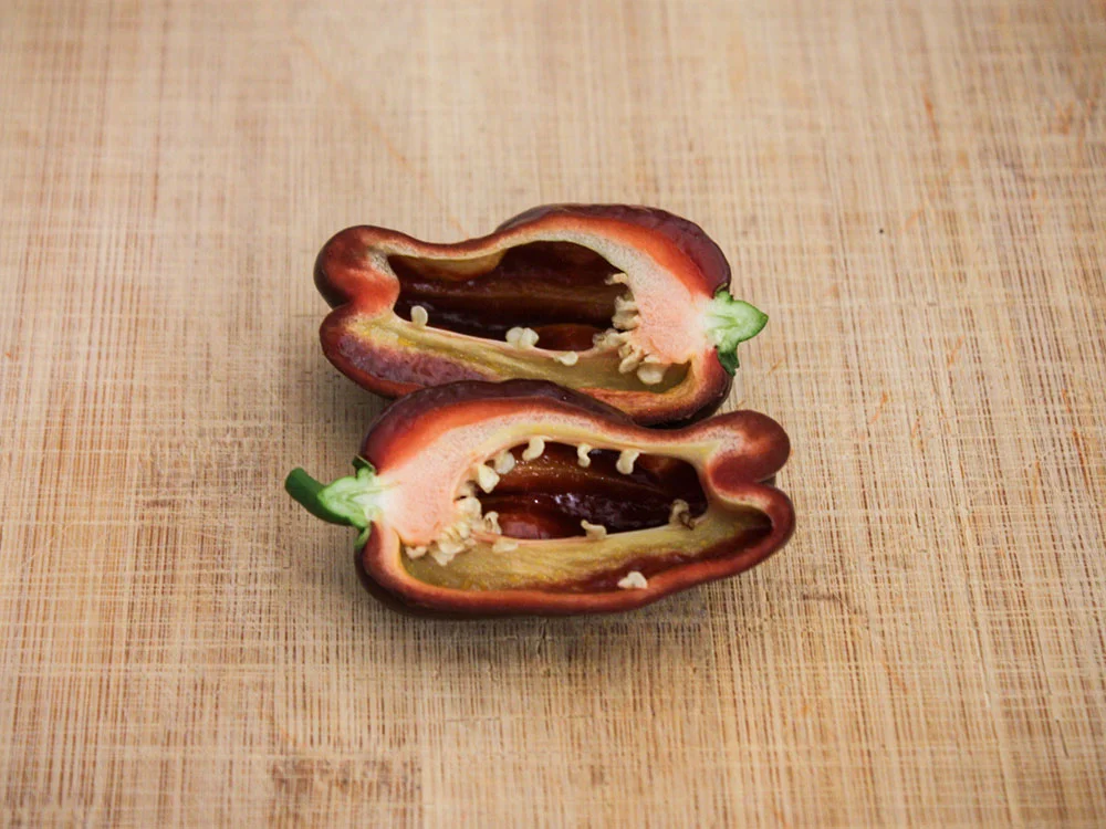 chocolate-habanero-pepper-seeds-split