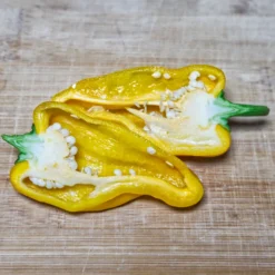 petit-marseillais-pepper-seeds-split