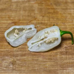 snow-white-pepper-split