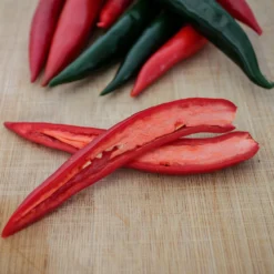 thai-prik-chi-faa-pepper-seeds-split